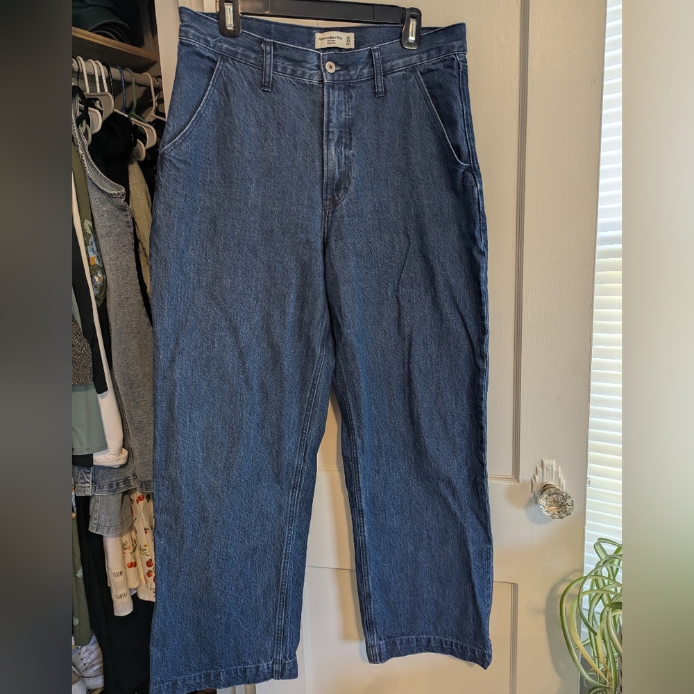 Abercrombie & Fitch High Rise 90s Relaxed Jean 30s/10s